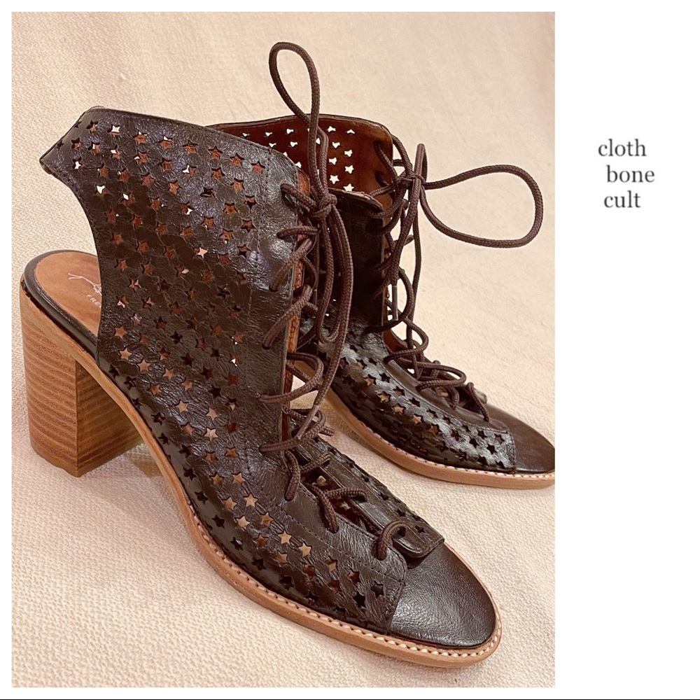 ✨NWOT✨ Jeffrey Campbell for FREE PEOPLE Rare Star Cut-Out Lace-Up Ankle BOOTS